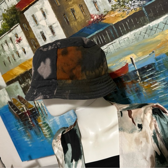 Two-Tone Bucket Hat - Picture 9 of 10